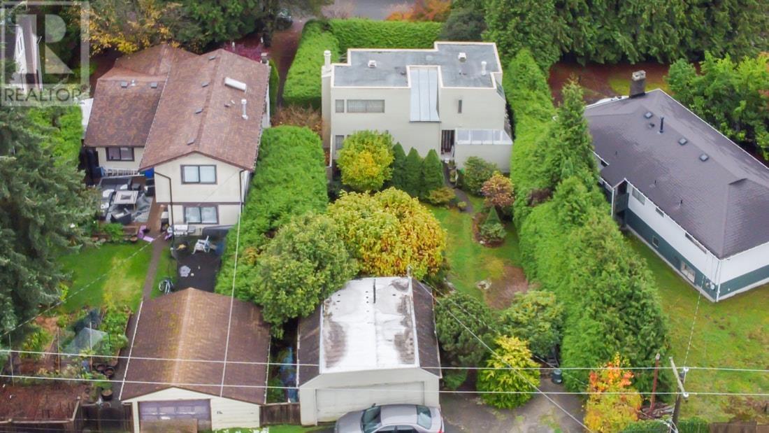 458 W 25th Street, North Vancouver, British Columbia  V7N 2G2 - Photo 2 - R2978084