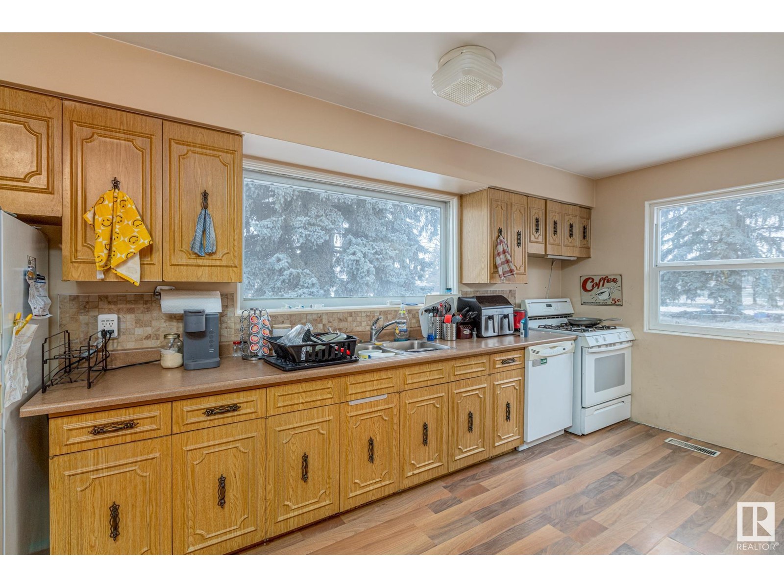 Property at 5211 101A AV NW image 2