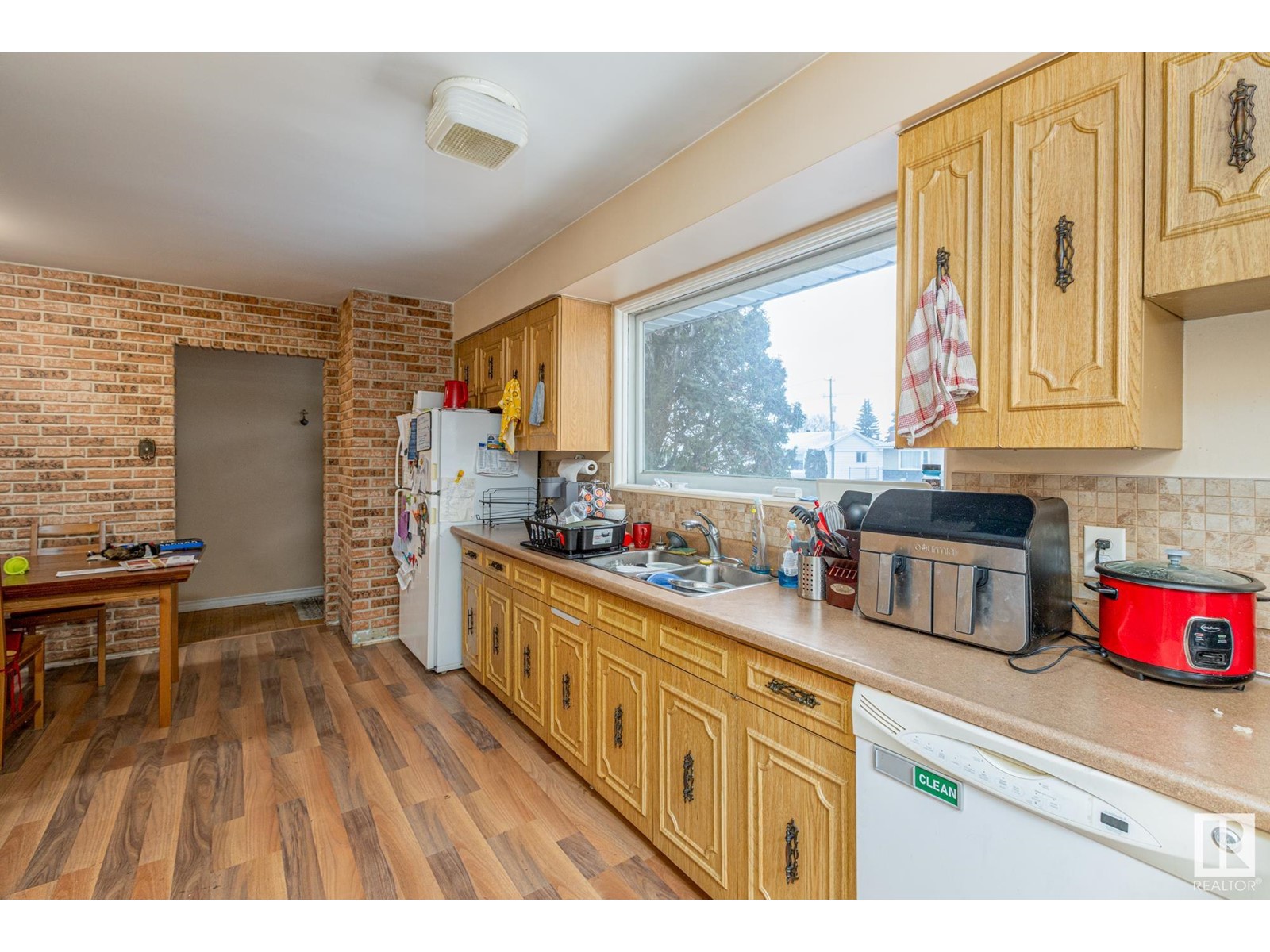 Property at 5211 101A AV NW image 3