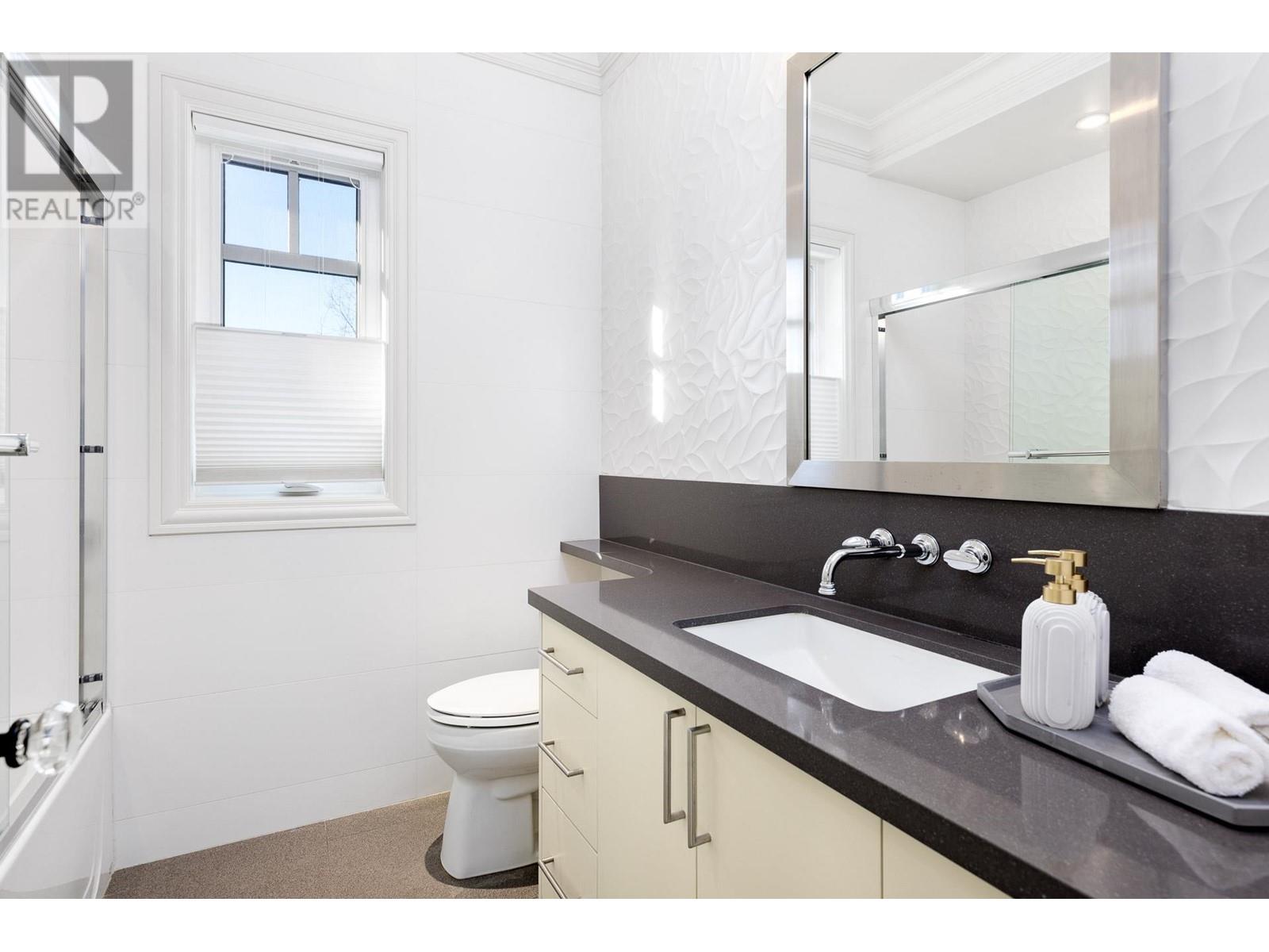Listing Picture 25 of 32 : 5826 ANGUS DRIVE, Vancouver / 溫哥華 - 魯藝地產 Yvonne Lu Group - MLS Medallion Club Member