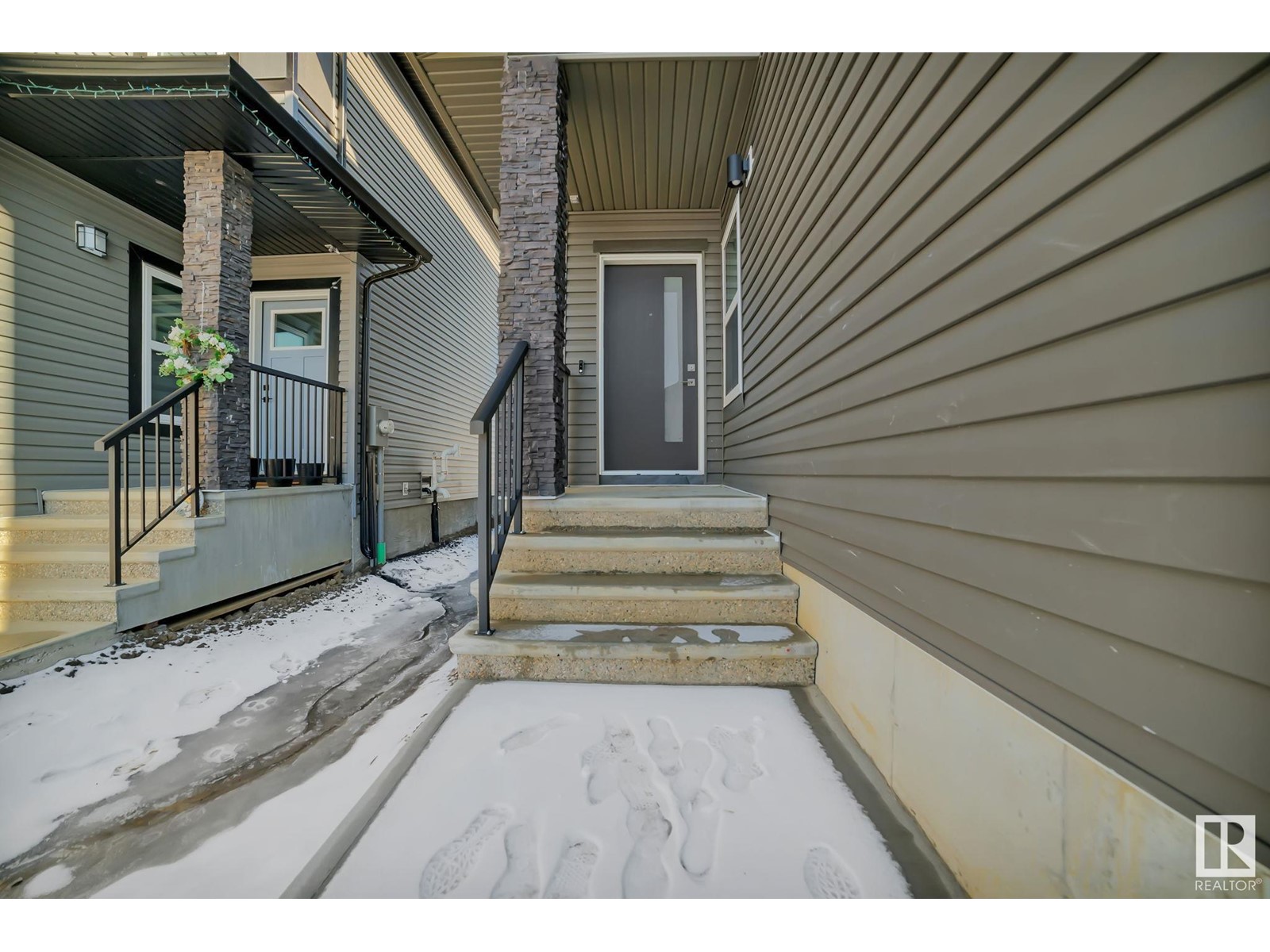 Property at 4009 39 ST image 4