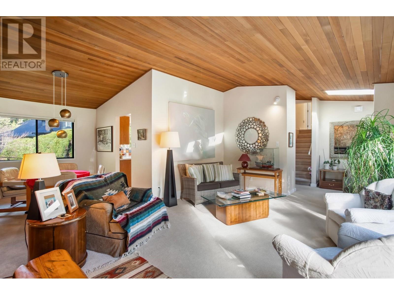4131 Fircrest Place, North Vancouver, British Columbia  V7K 3A2 - Photo 6 - R2978022