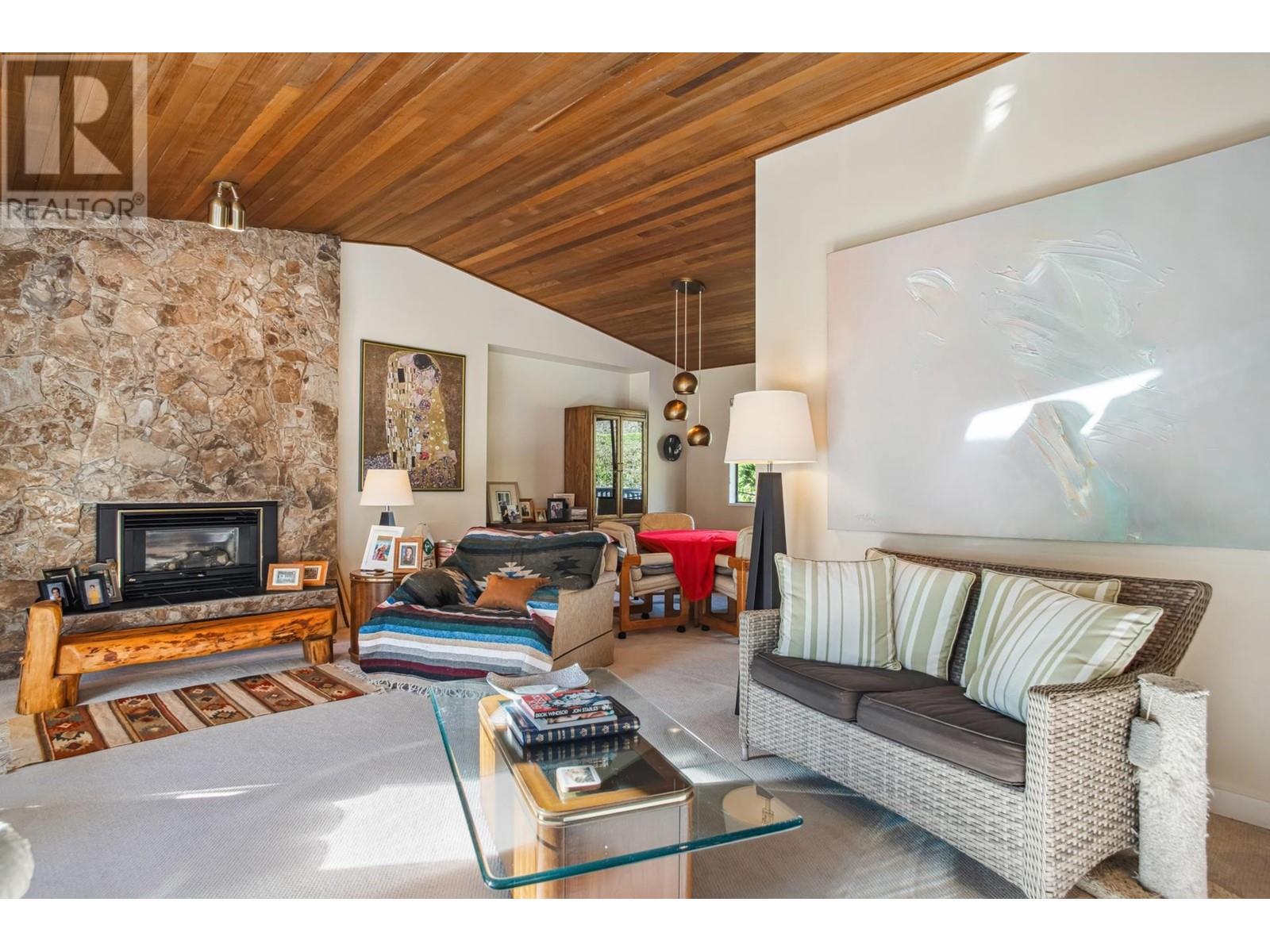4131 Fircrest Place, North Vancouver, British Columbia  V7K 3A2 - Photo 4 - R2978022