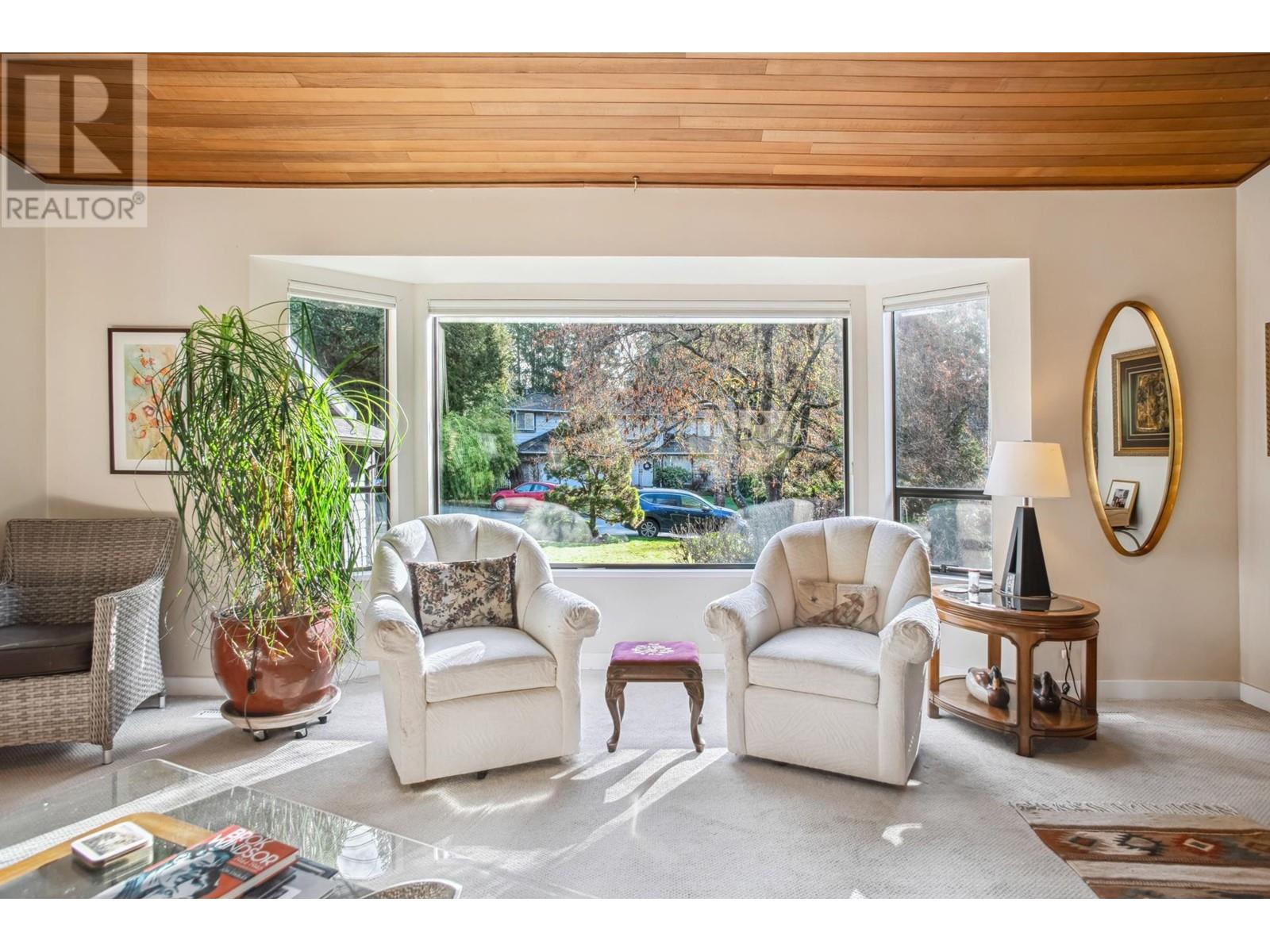 4131 Fircrest Place, North Vancouver, British Columbia  V7K 3A2 - Photo 5 - R2978022