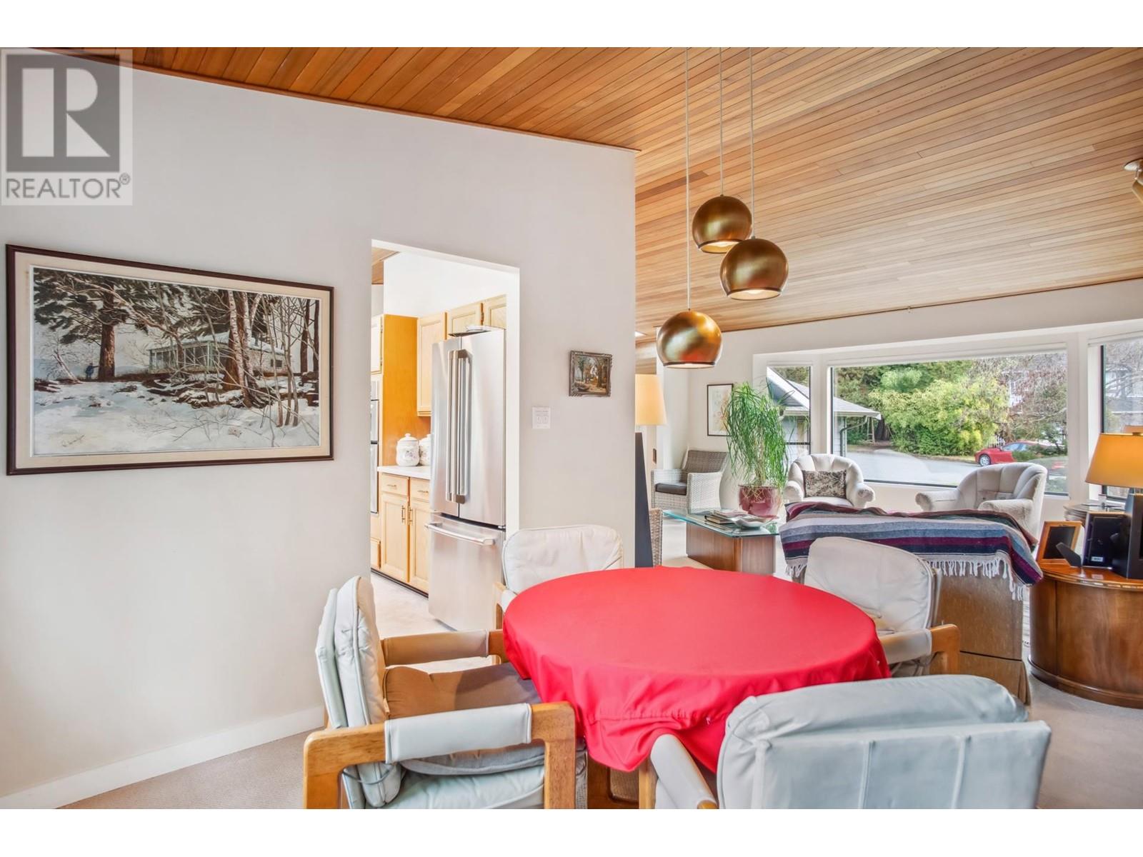 4131 Fircrest Place, North Vancouver, British Columbia  V7K 3A2 - Photo 9 - R2978022