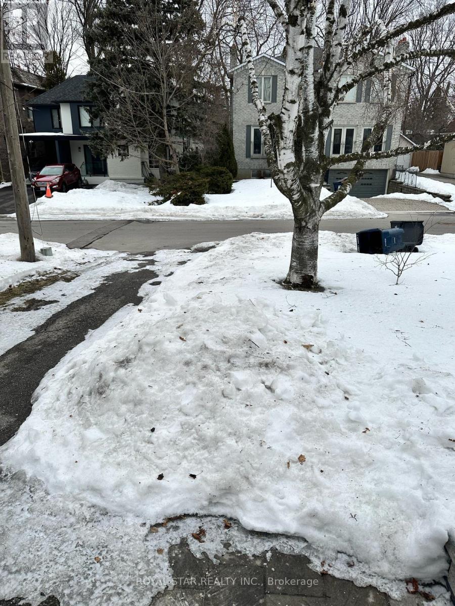 Upp-Rm - 9 Roycrest Avenue, Toronto, Ontario  M2N 1R1 - Photo 4 - C12020696