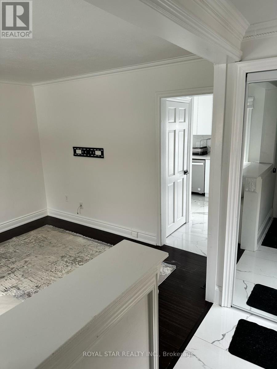 Upp-Rm - 9 Roycrest Avenue, Toronto, Ontario  M2N 1R1 - Photo 7 - C12020696