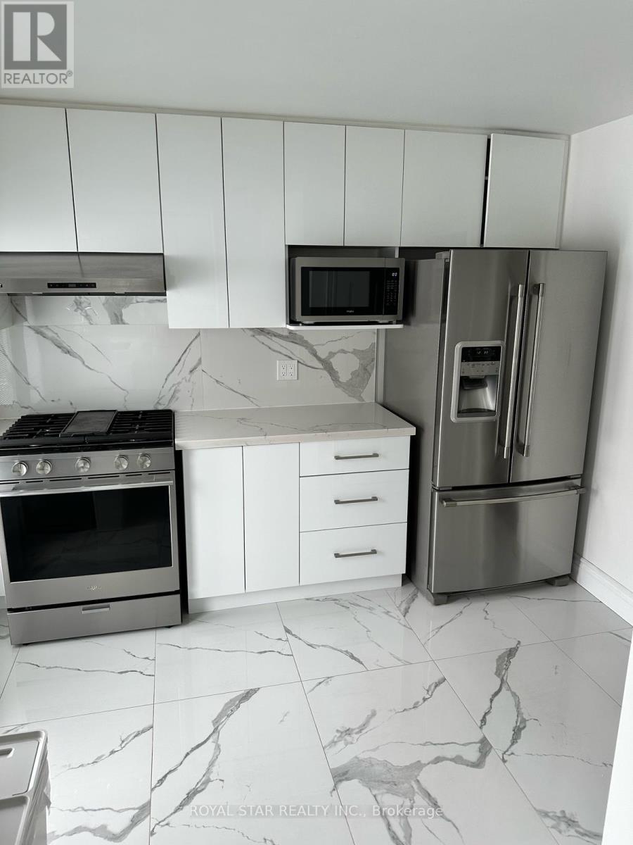 Upp-Rm - 9 Roycrest Avenue, Toronto, Ontario  M2N 1R1 - Photo 9 - C12020696
