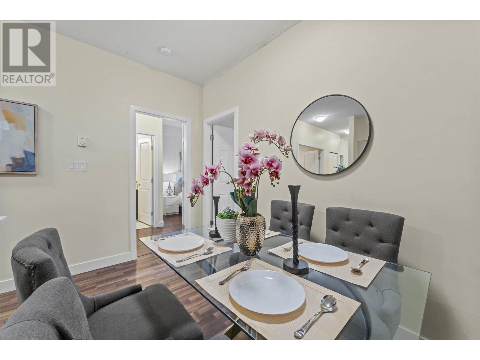 Listing Picture 6 of 23 : 105 5692 KINGS ROAD, Vancouver / 溫哥華 - 魯藝地產 Yvonne Lu Group - MLS Medallion Club Member