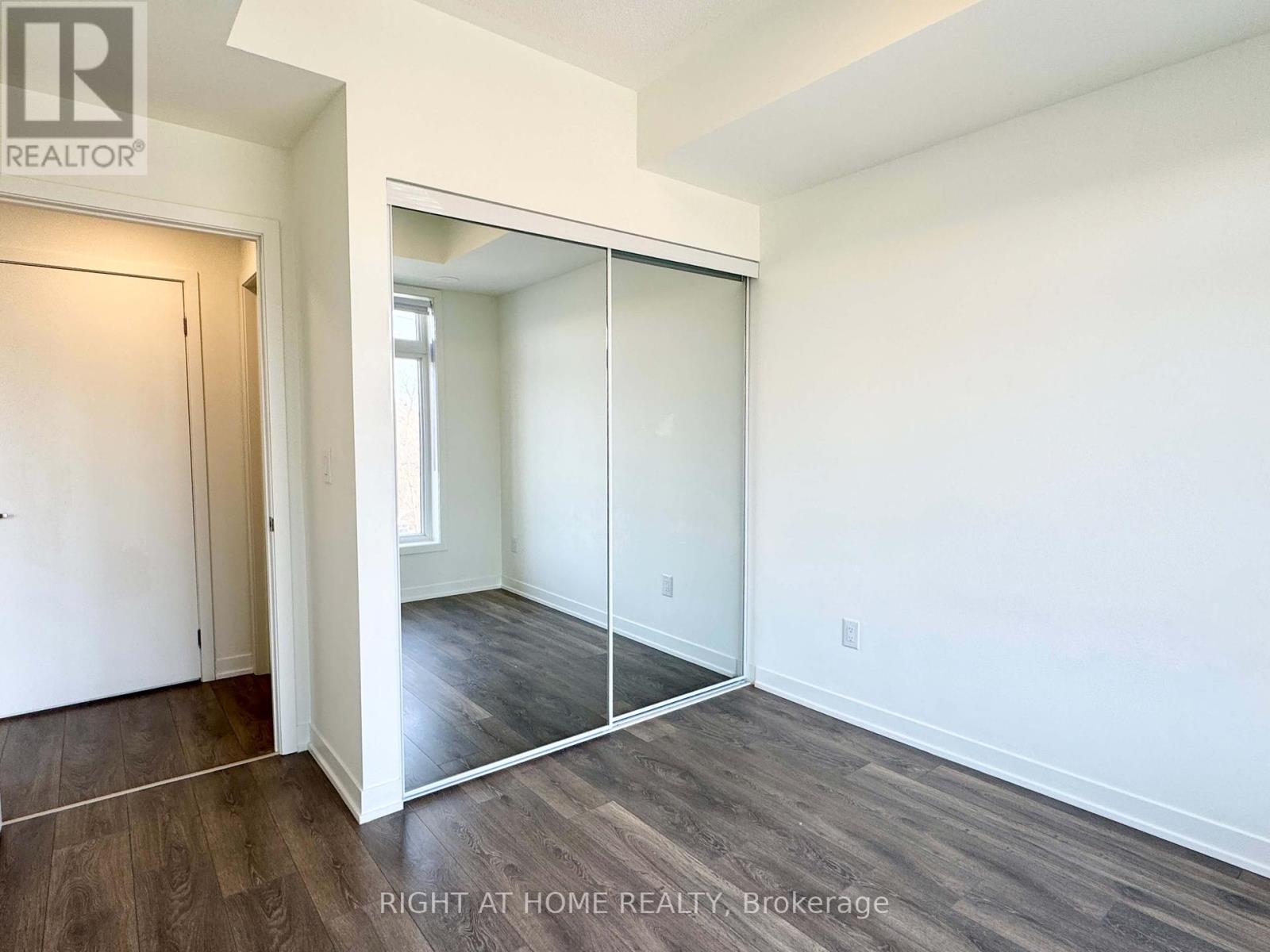 214 - 165 Canon Jackson Drive, Toronto, Ontario  M6M 0C4 - Photo 7 - W12018613