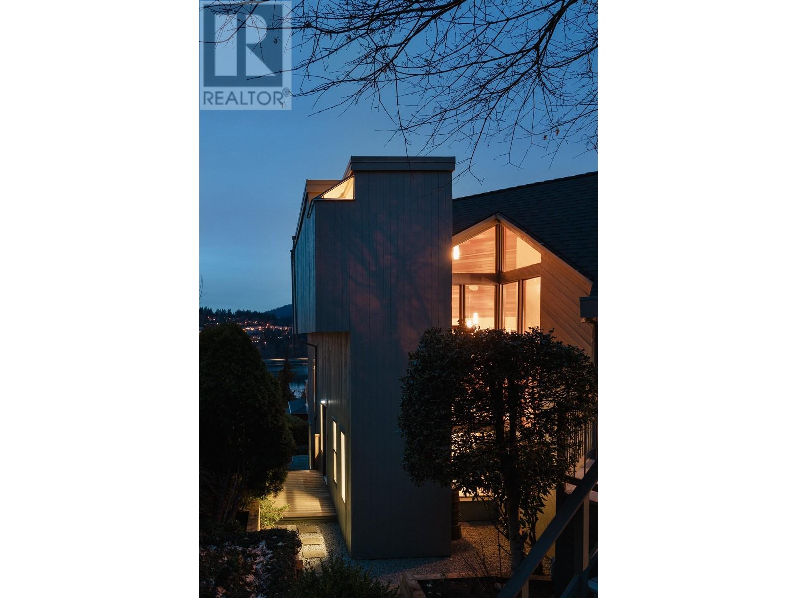 18 Crawford Bay, Port Moody, British Columbia  V3H 3N3 - Photo 39 - R2978134