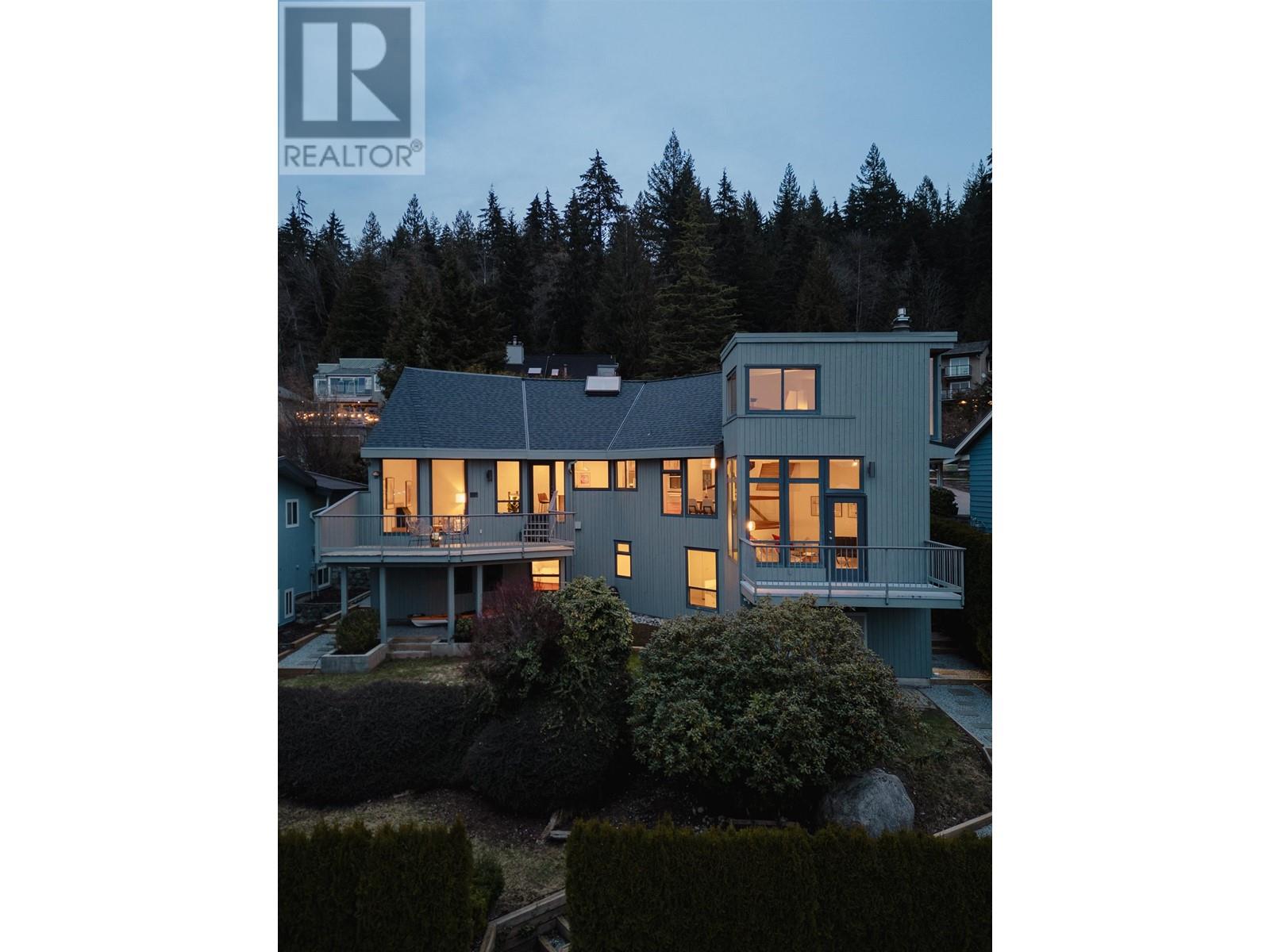 18 Crawford Bay, Port Moody, British Columbia  V3H 3N3 - Photo 4 - R2978134