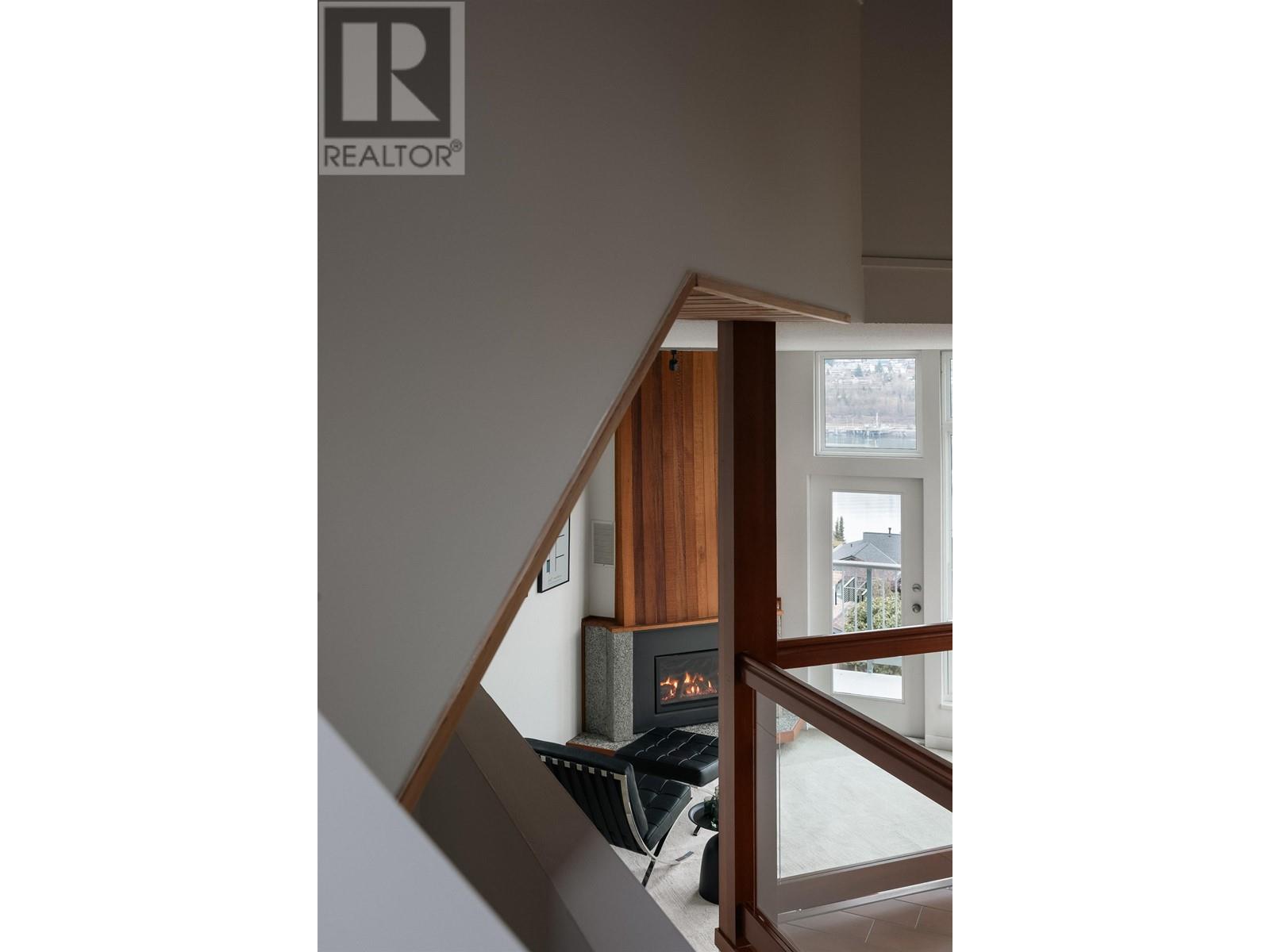 18 Crawford Bay, Port Moody, British Columbia  V3H 3N3 - Photo 6 - R2978134