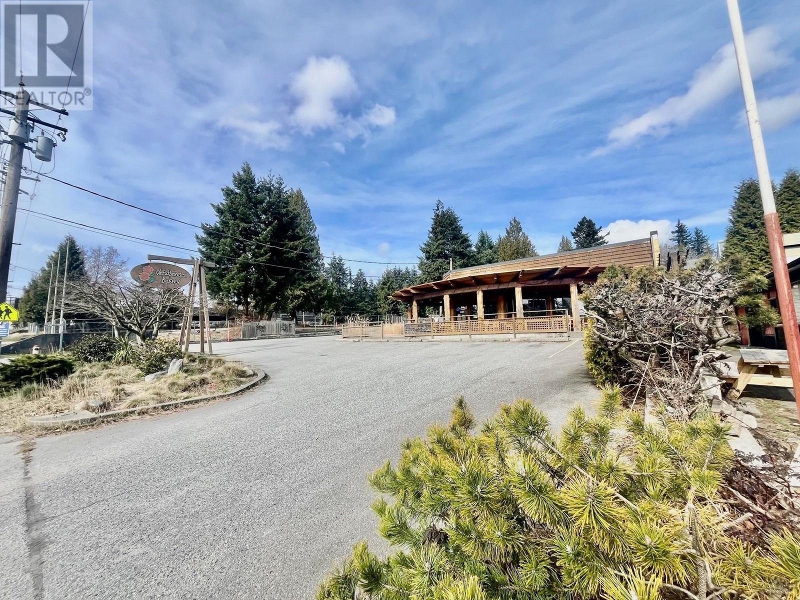 818 Gibsons Way, Gibsons, British Columbia  V0N 1V7 - Photo 8 - C8067547