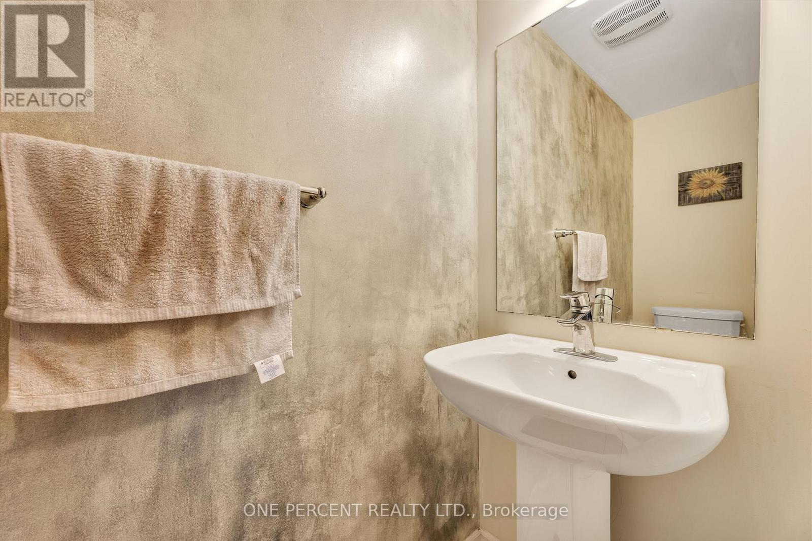 Property at 19 NEARCO CRESCENT image 2