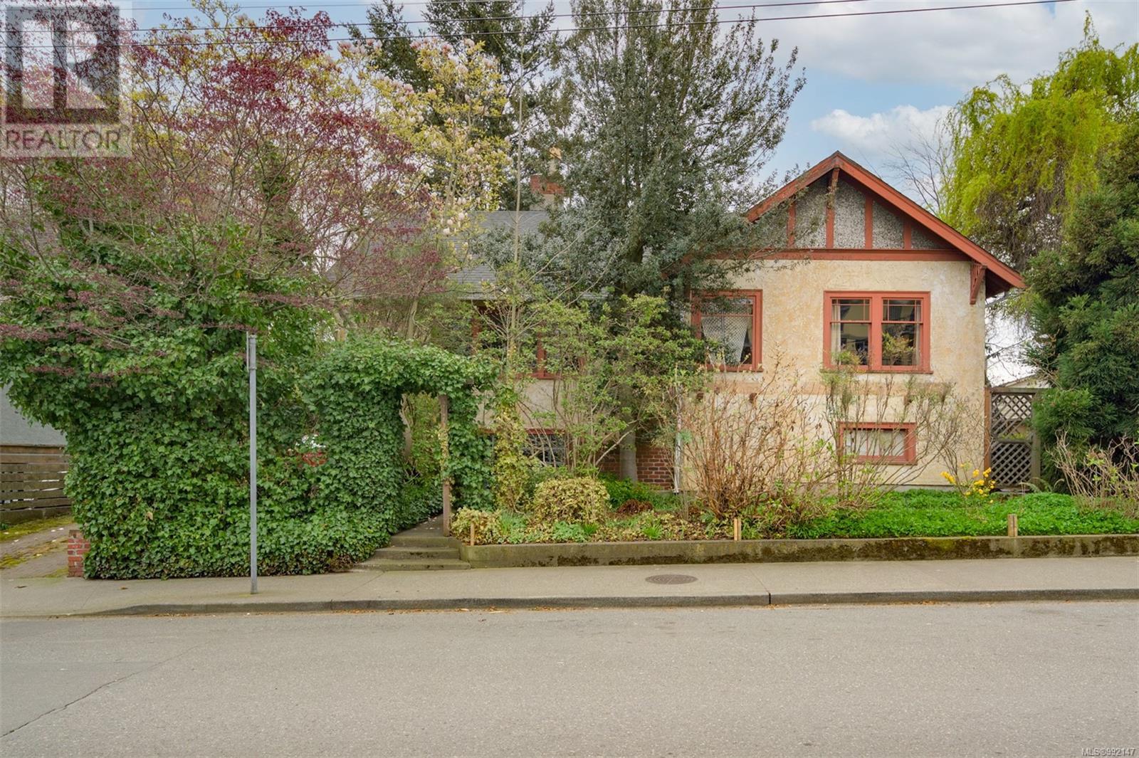 Property at 517 Toronto St image 3