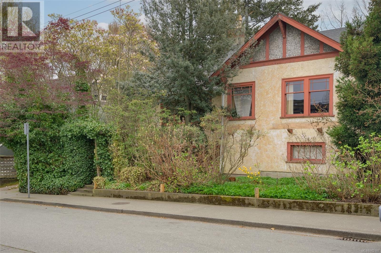 Property at 517 Toronto St image 4