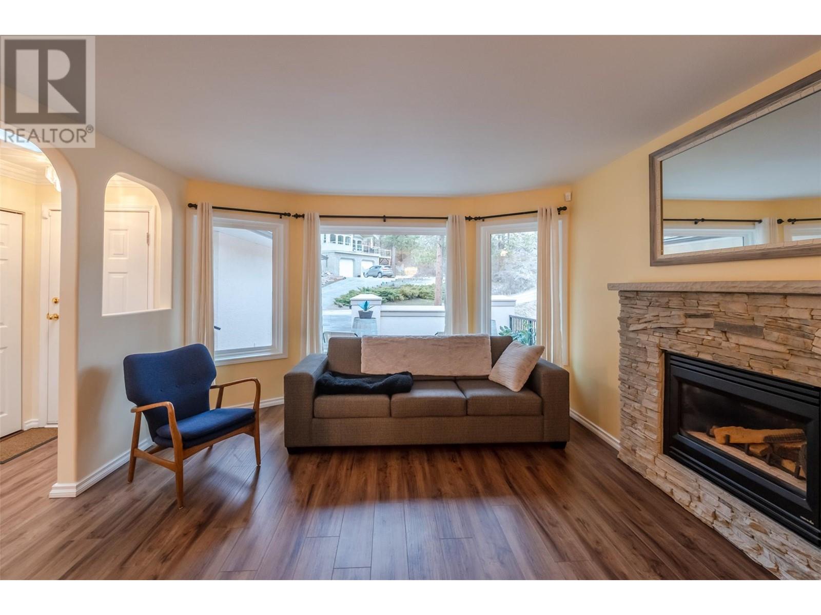 Property at 118 Par Boulevard image 3