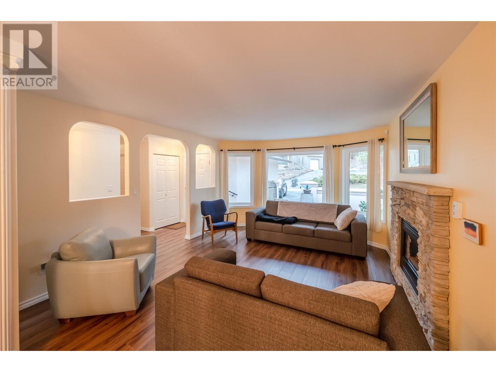 Property at 118 Par Boulevard image 4