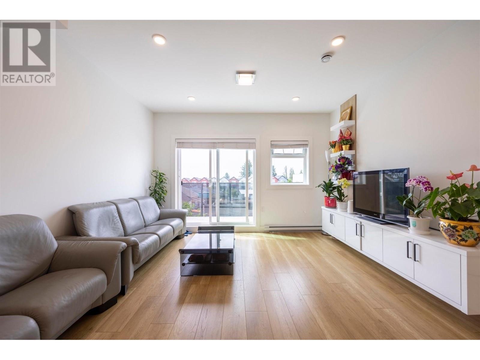 13 6288 Beresford Street, Burnaby, British Columbia  V5J 1K2 - Photo 2 - R2976669