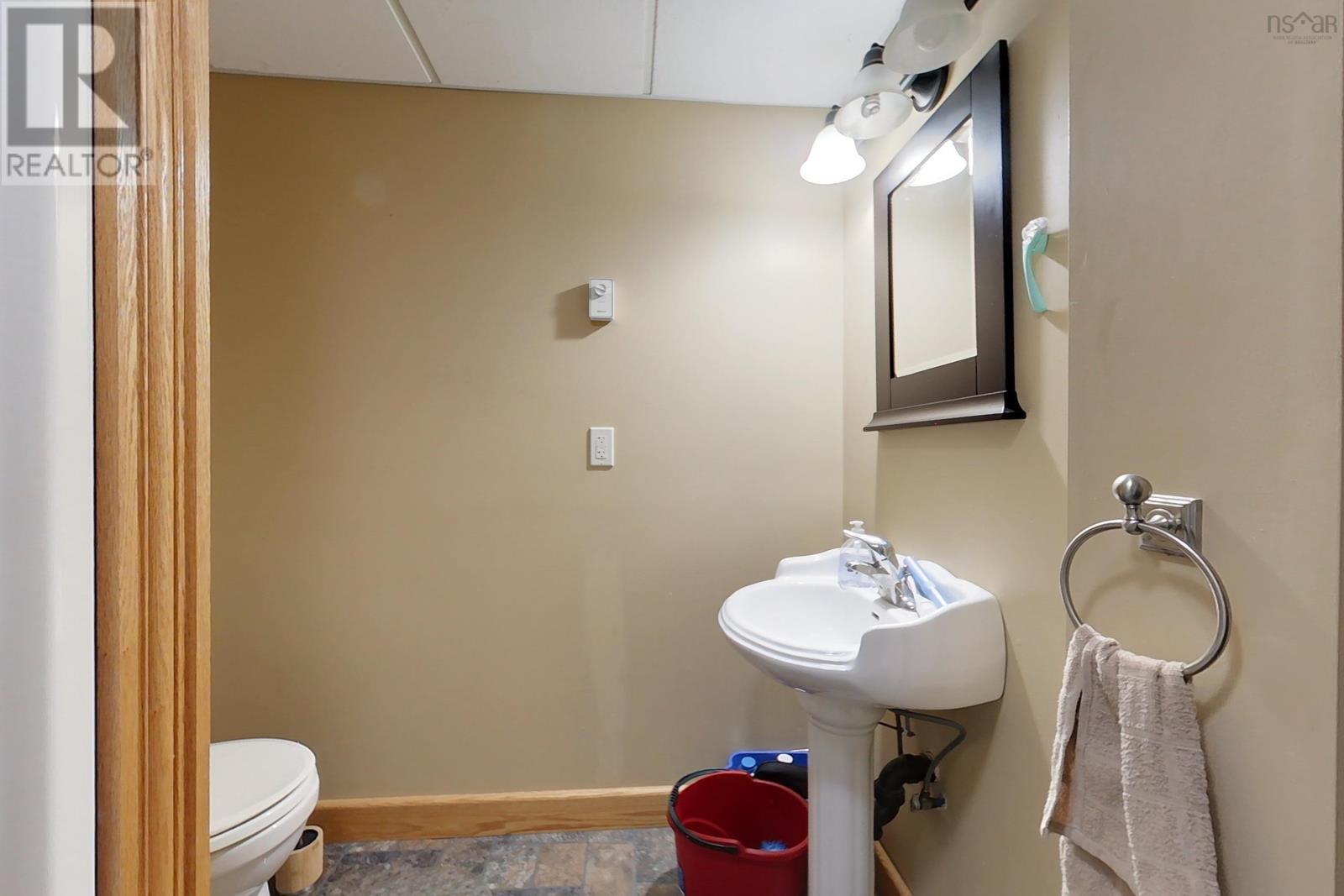 202 Victoria Street E, Amherst, Nova Scotia  B4H 1Y9 - Photo 46 - 202504947