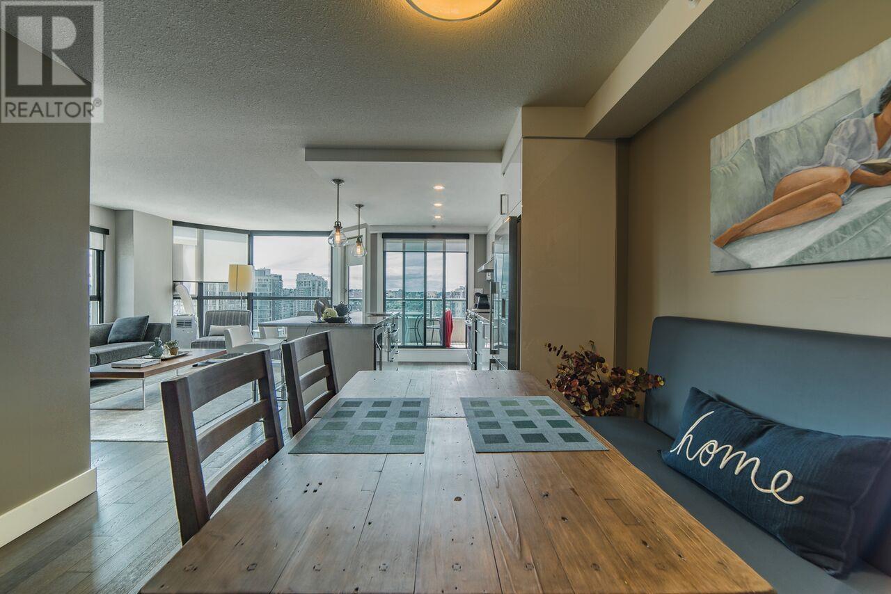 Listing Picture 3 of 15 : 2101 888 HAMILTON STREET, Vancouver / 溫哥華 - 魯藝地產 Yvonne Lu Group - MLS Medallion Club Member
