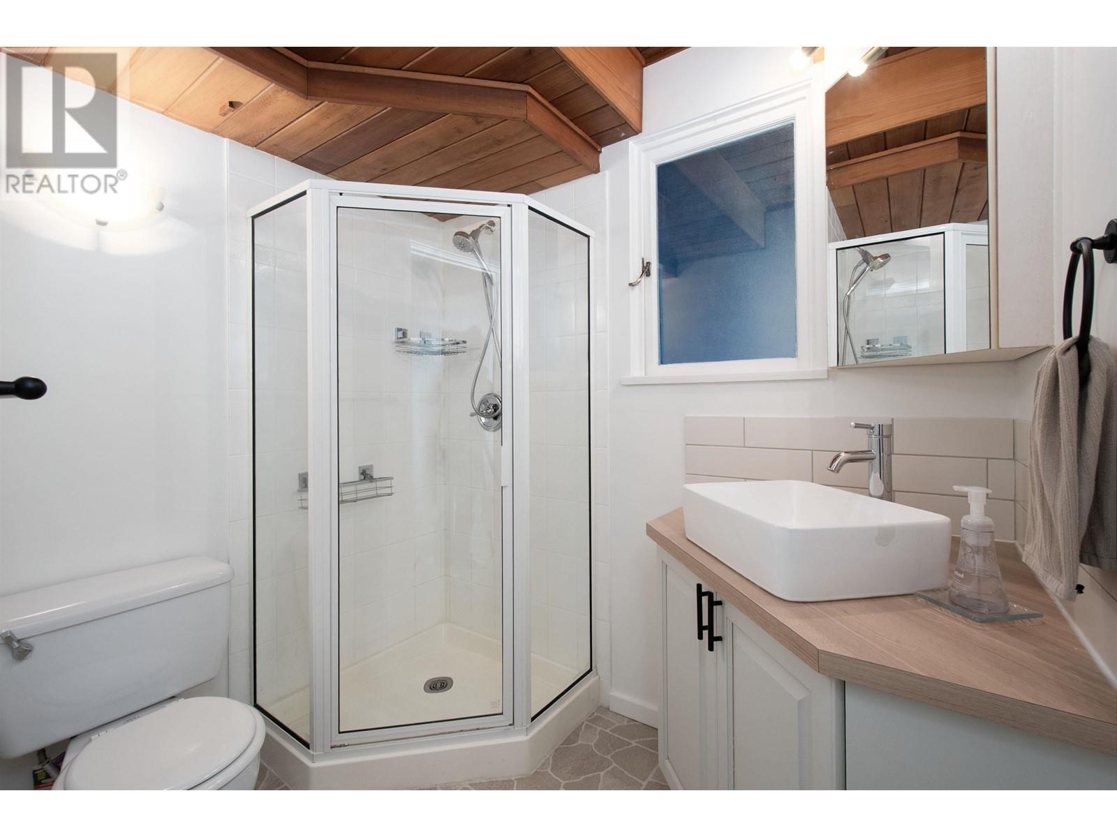 937 Montroyal Boulevard, North Vancouver, British Columbia  V7R 2G9 - Photo 15 - R2977933