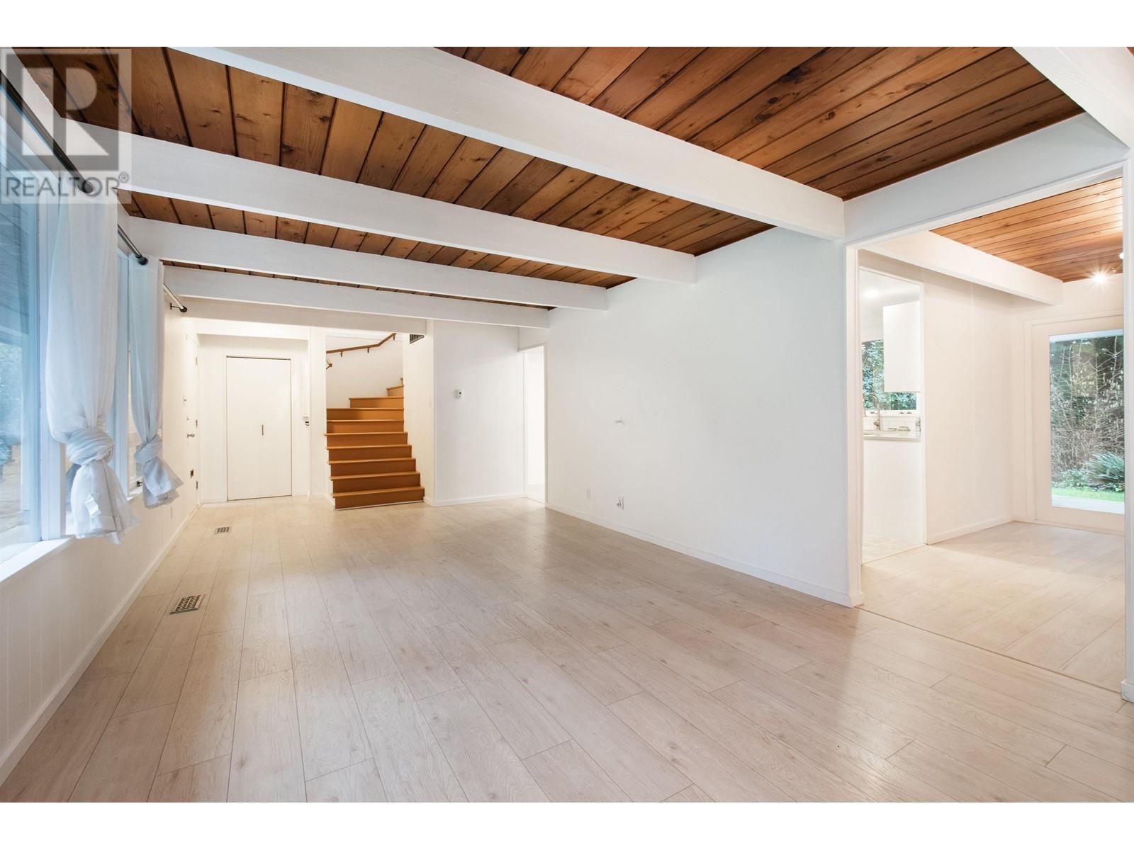 937 Montroyal Boulevard, North Vancouver, British Columbia  V7R 2G9 - Photo 8 - R2977933
