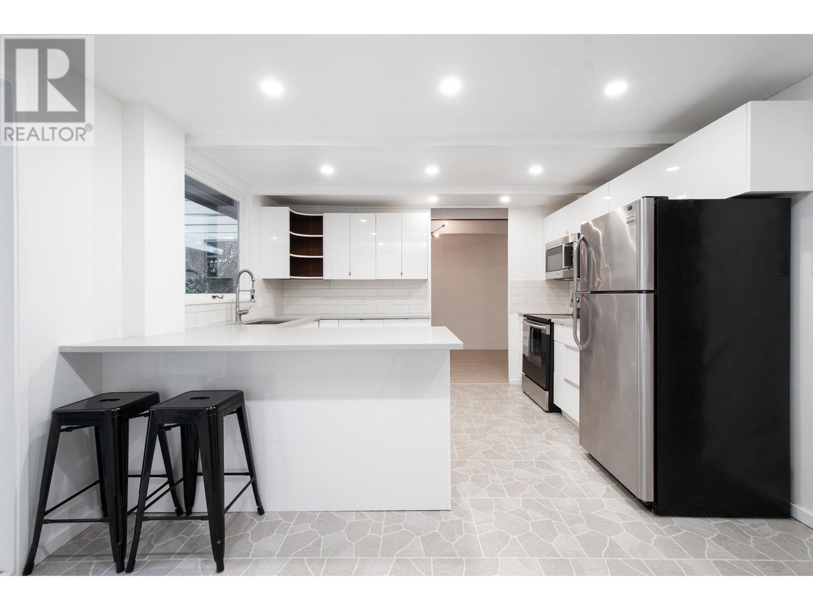 937 Montroyal Boulevard, North Vancouver, British Columbia  V7R 2G9 - Photo 12 - R2977933