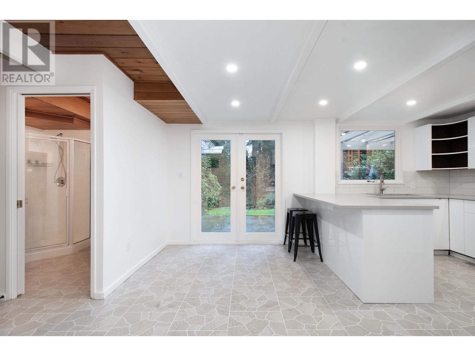 937 Montroyal Boulevard, North Vancouver, British Columbia  V7R 2G9 - Photo 13 - R2977933