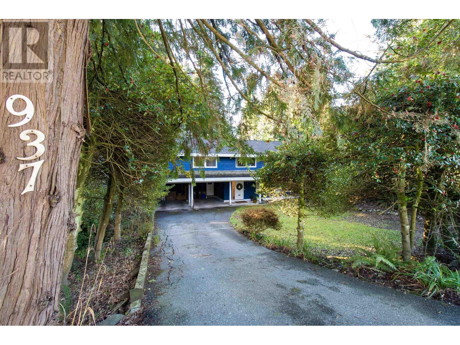 937 Montroyal Boulevard, North Vancouver, British Columbia  V7R 2G9 - Photo 2 - R2977933