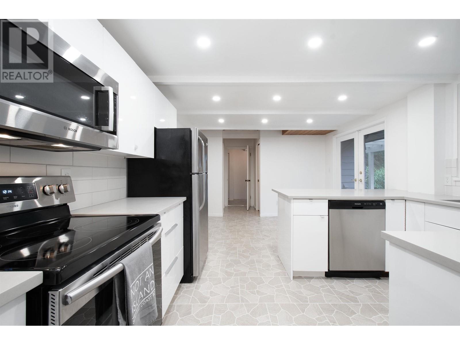 937 Montroyal Boulevard, North Vancouver, British Columbia  V7R 2G9 - Photo 10 - R2977933