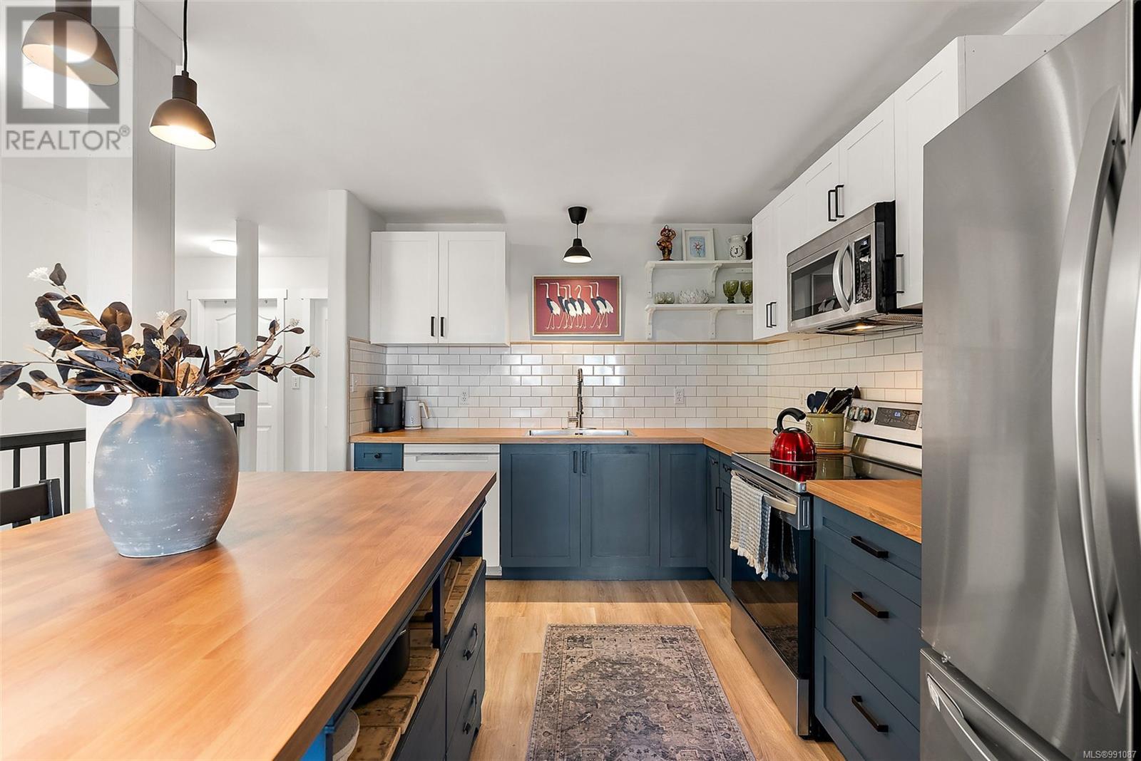 Property at 2645 Selwyn Rd image 4
