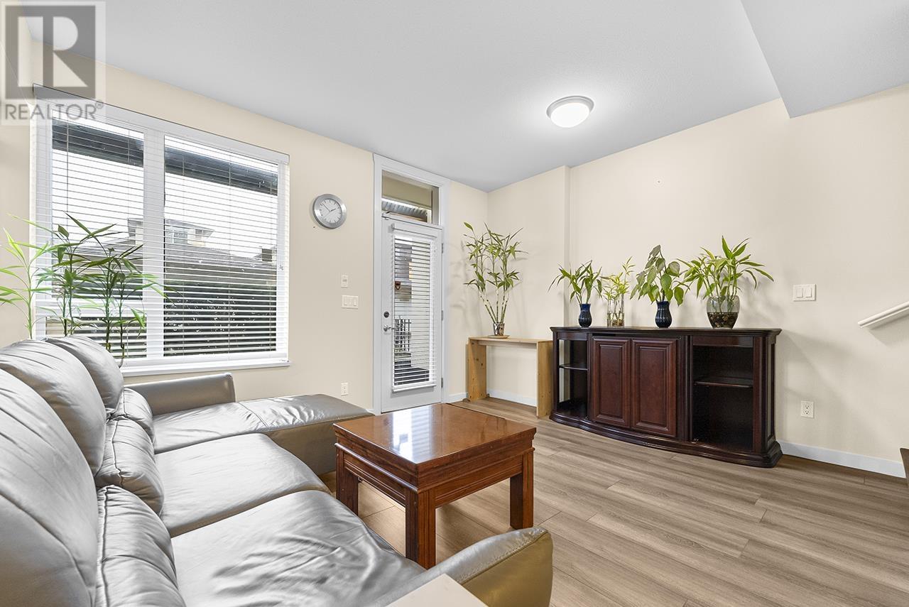 Property at 110 2239 KINGSWAY image 3