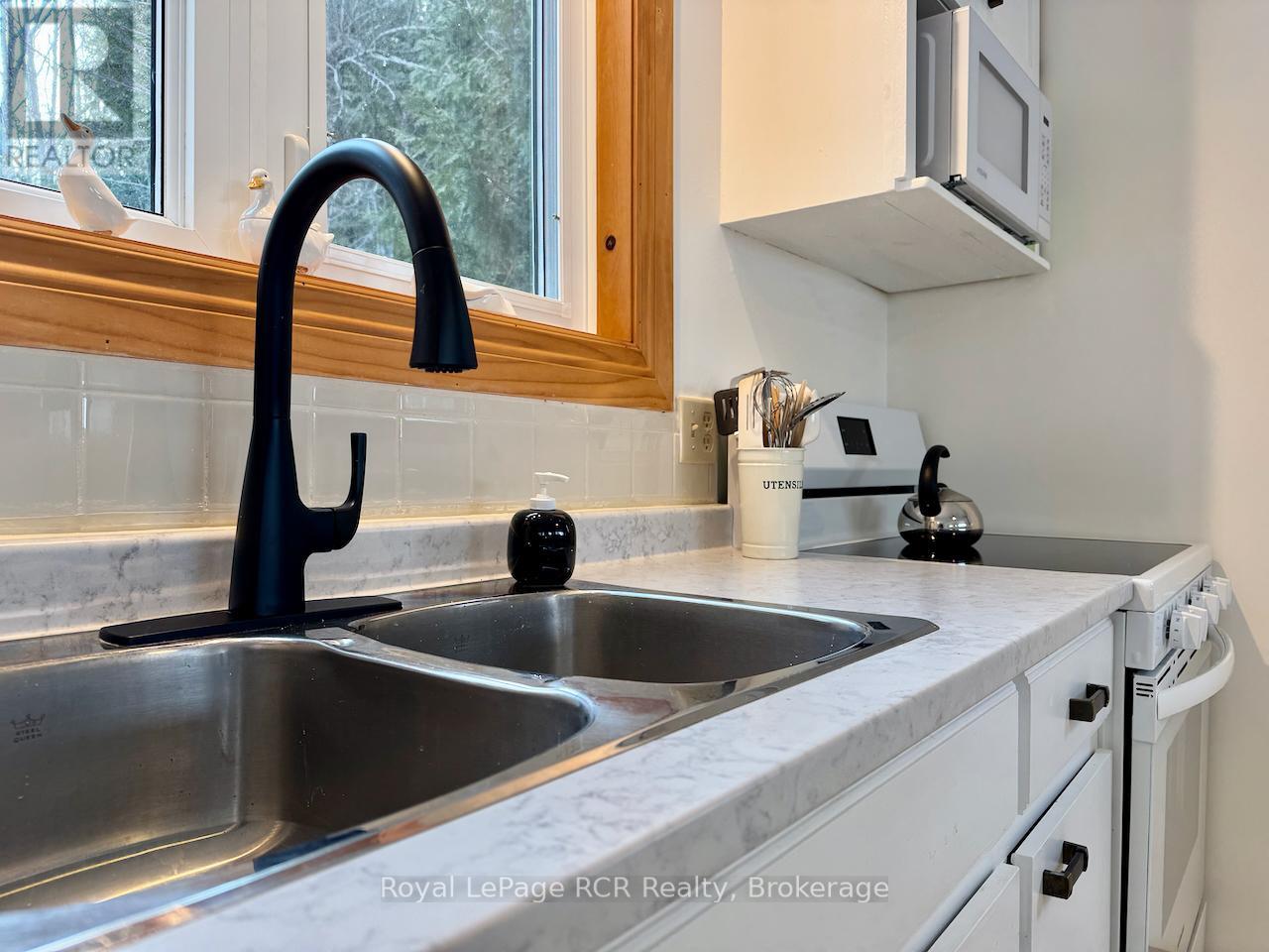 139 Ivy Drive, Georgian Bluffs, Ontario  N0H 2T0 - Photo 18 - X12020863