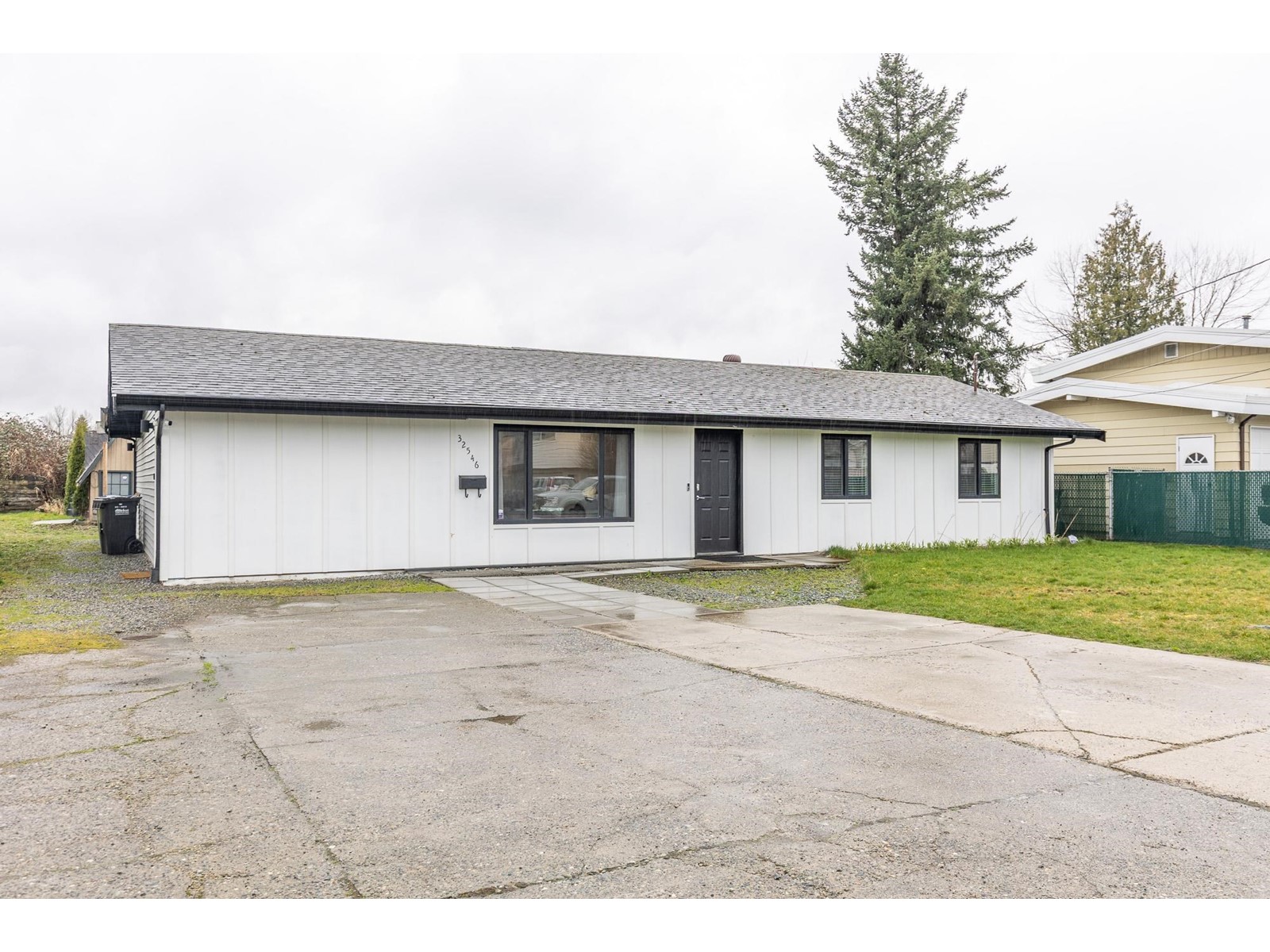 Property at 32546 PANDORA AVENUE image 4