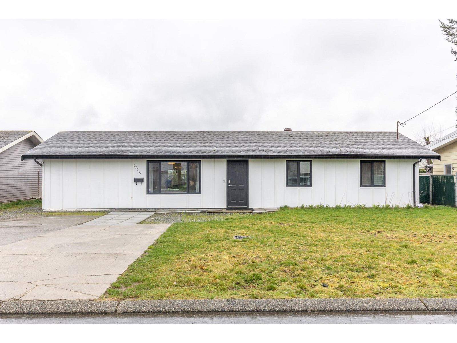 Property at 32546 PANDORA AVENUE image 1