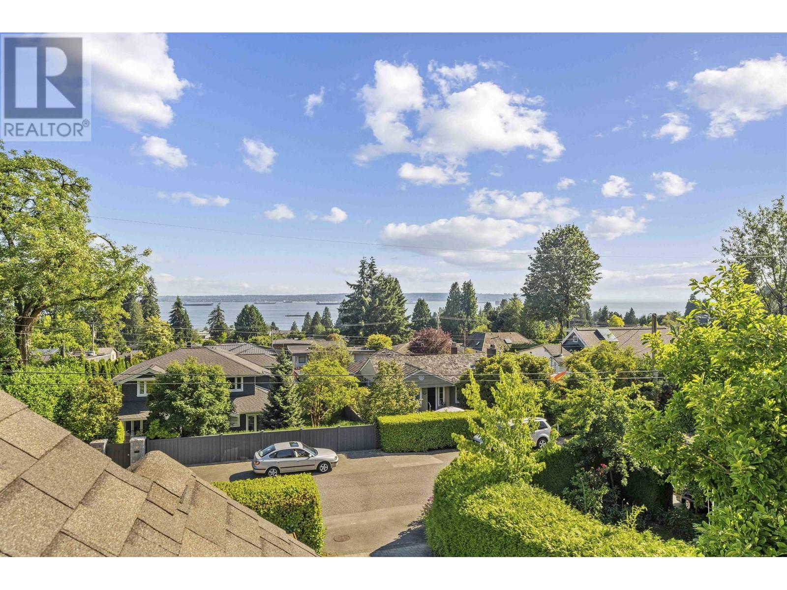 2441 Nelson Avenue, West Vancouver, British Columbia  V7V 2R3 - Photo 3 - R2954472