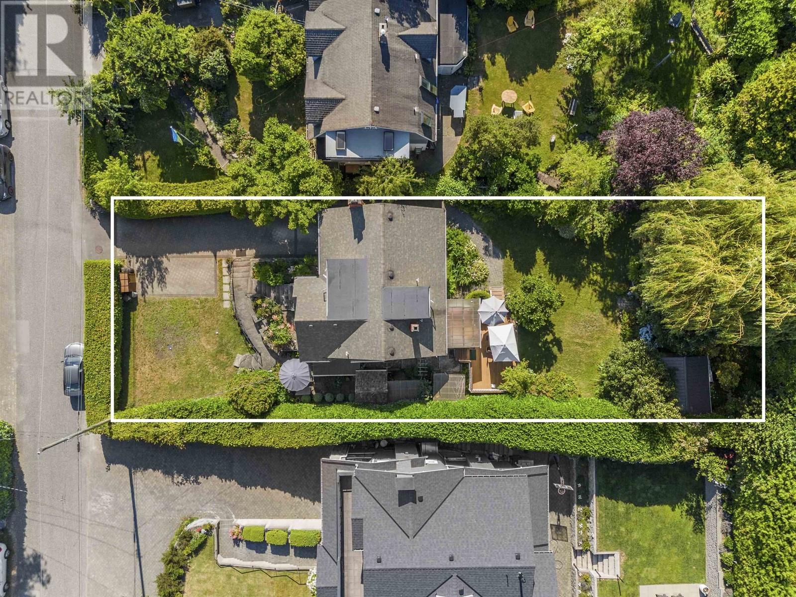 2441 Nelson Avenue, West Vancouver, British Columbia  V7V 2R3 - Photo 2 - R2954472