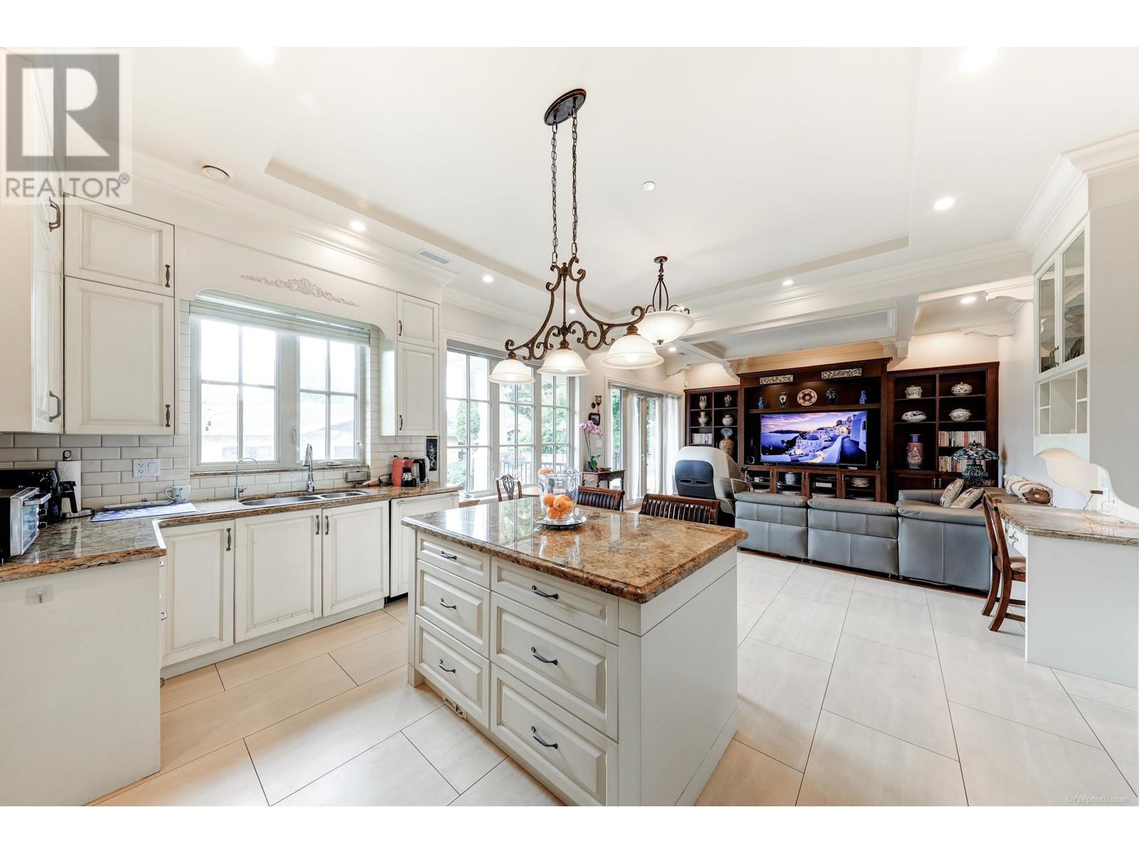 Listing Picture 16 of 36 : 1922 W 44TH AVENUE, Vancouver / 溫哥華 - 魯藝地產 Yvonne Lu Group - MLS Medallion Club Member