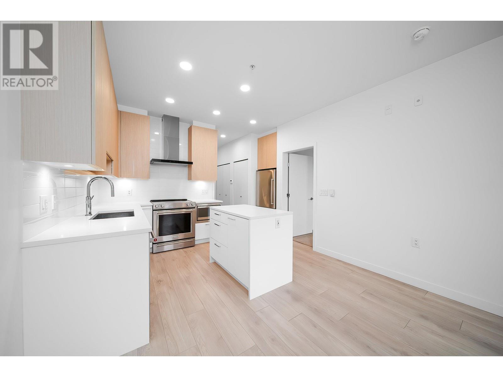 518 7588 16th Street, Burnaby, British Columbia  V3N 0H8 - Photo 4 - R2974833