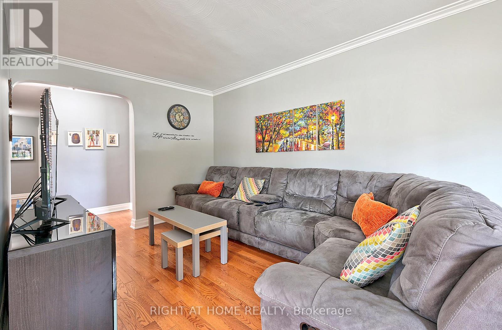 Property at 32 DEL RIA DRIVE image 3