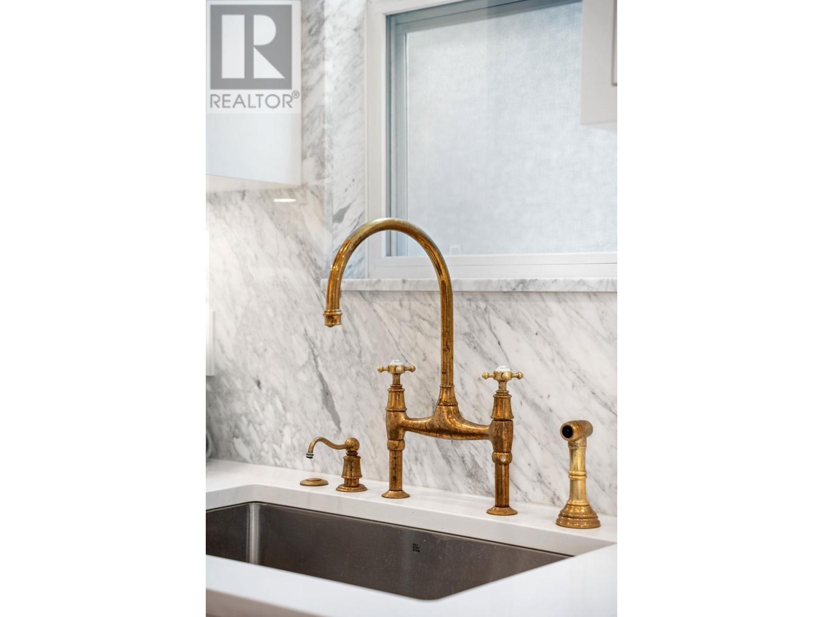 Listing Picture 7 of 36 : 2539 E GEORGIA STREET, Vancouver / 溫哥華 - 魯藝地產 Yvonne Lu Group - MLS Medallion Club Member