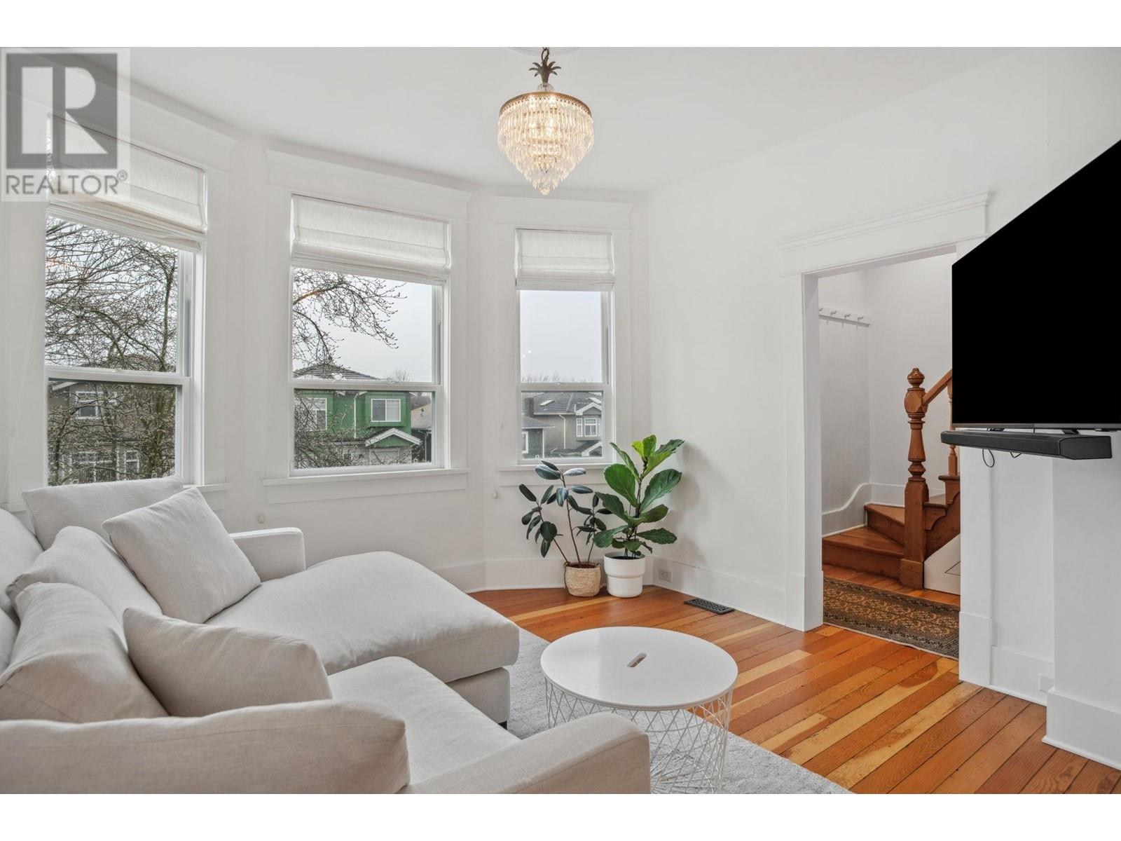 Listing Picture 10 of 36 : 2539 E GEORGIA STREET, Vancouver / 溫哥華 - 魯藝地產 Yvonne Lu Group - MLS Medallion Club Member