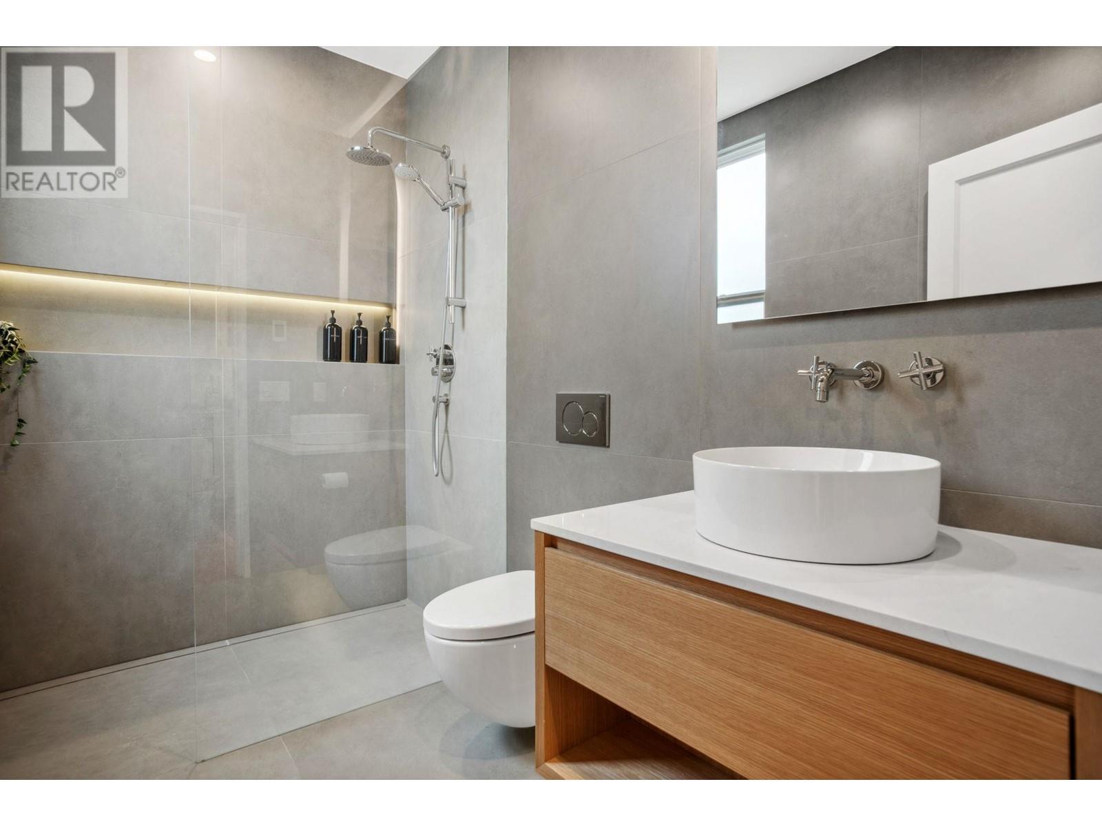 Listing Picture 12 of 36 : 2539 E GEORGIA STREET, Vancouver / 溫哥華 - 魯藝地產 Yvonne Lu Group - MLS Medallion Club Member