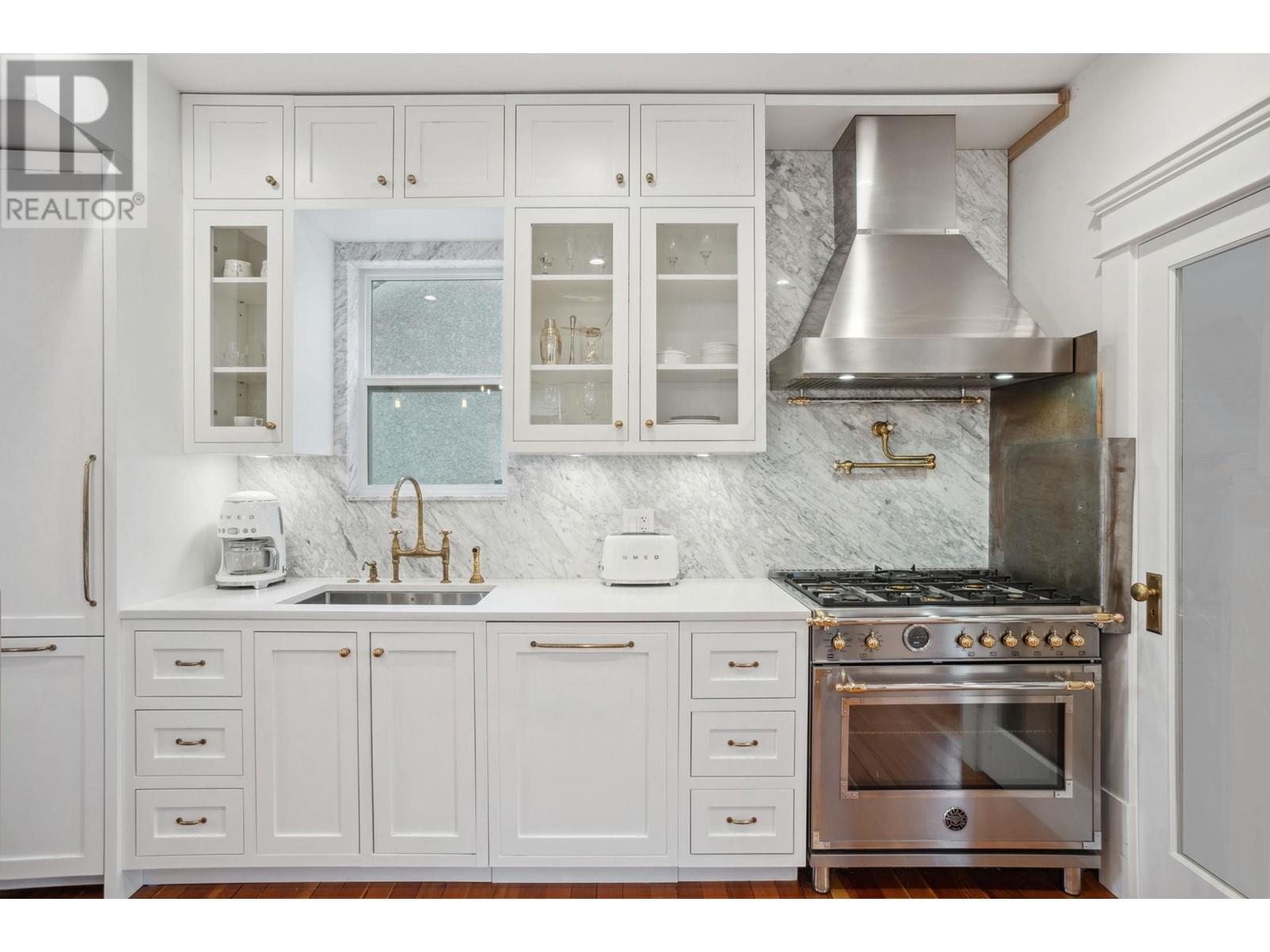 Listing Picture 6 of 36 : 2539 E GEORGIA STREET, Vancouver / 溫哥華 - 魯藝地產 Yvonne Lu Group - MLS Medallion Club Member