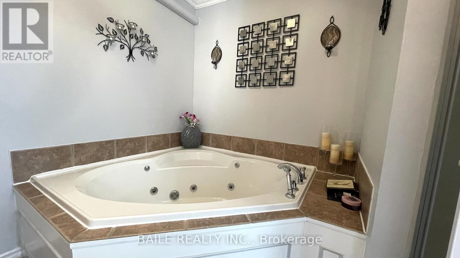 598 Gold Street, Warwick, Ontario  N0M 2S0 - Photo 10 - X12020986