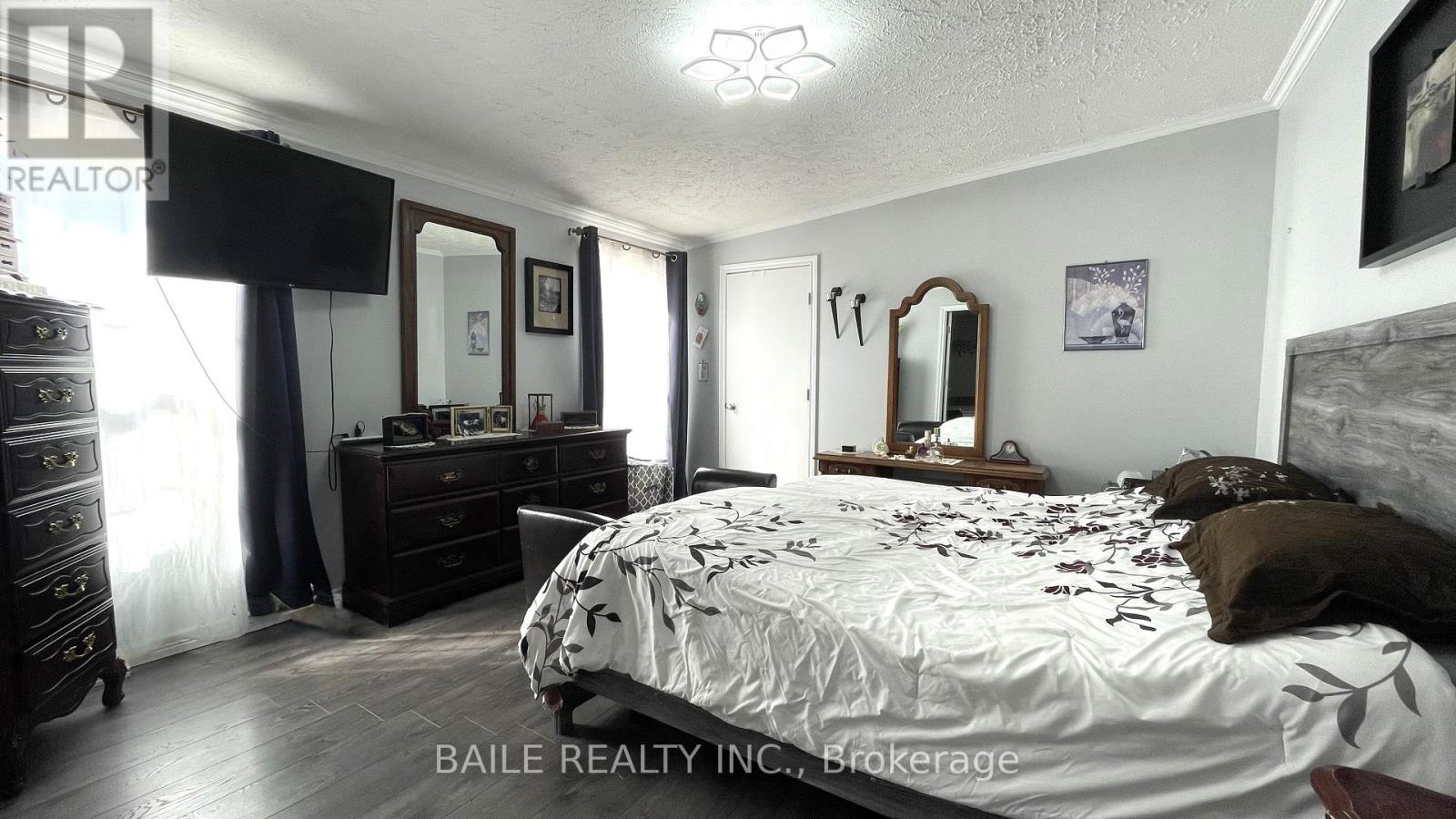 598 Gold Street, Warwick, Ontario  N0M 2S0 - Photo 8 - X12020986