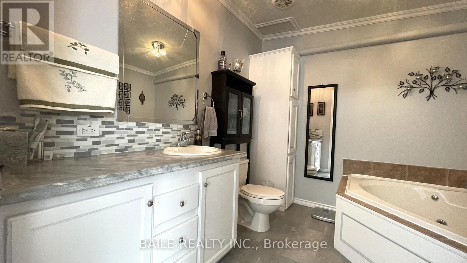 598 Gold Street, Warwick, Ontario  N0M 2S0 - Photo 9 - X12020986
