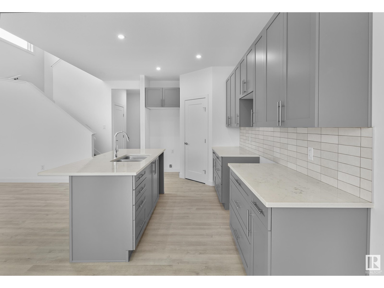 Property at 21336 38 AV NW image 3